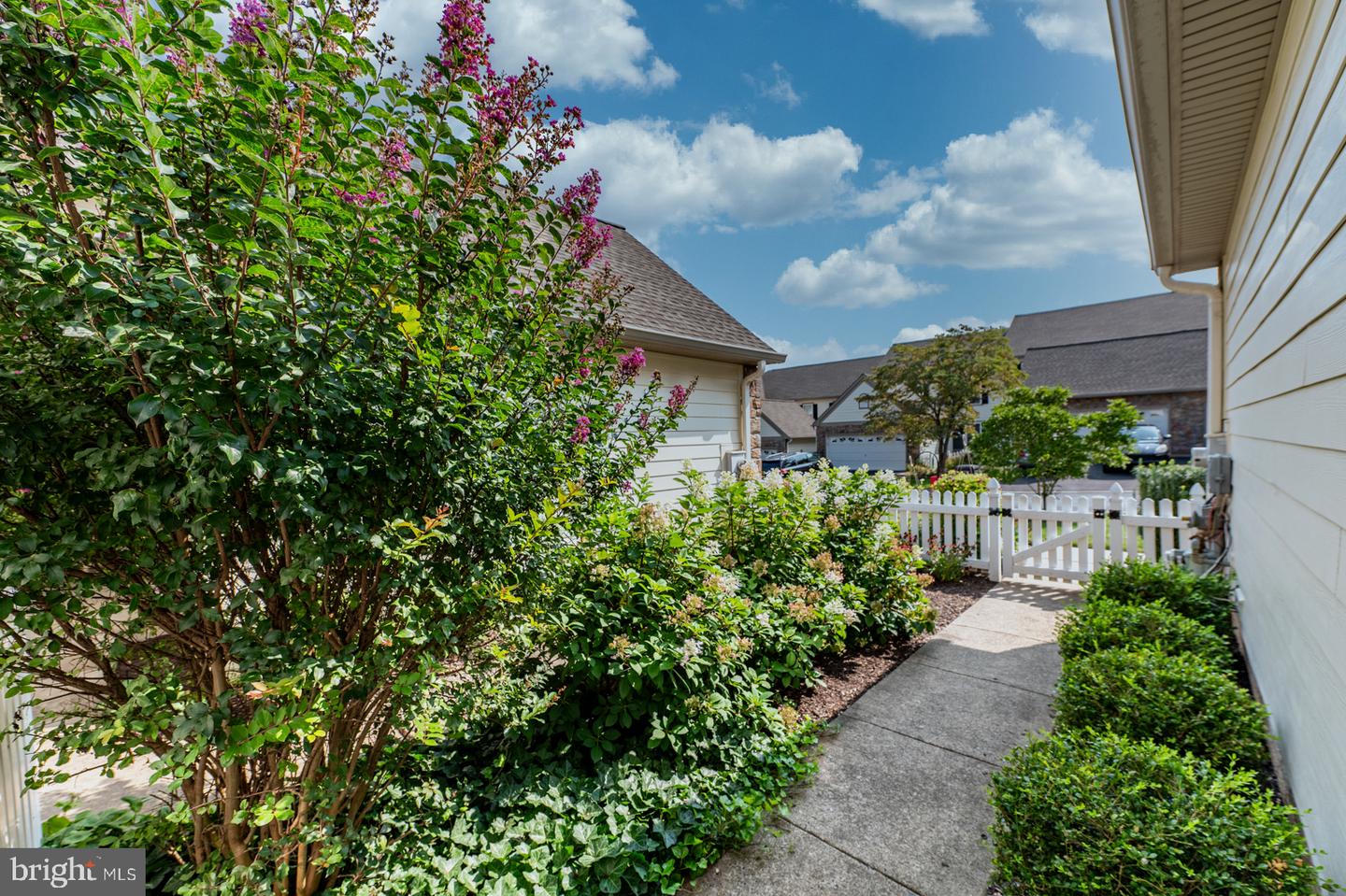 Photo 2 of 43 of 125 Fairfax Ct #2003 townhome