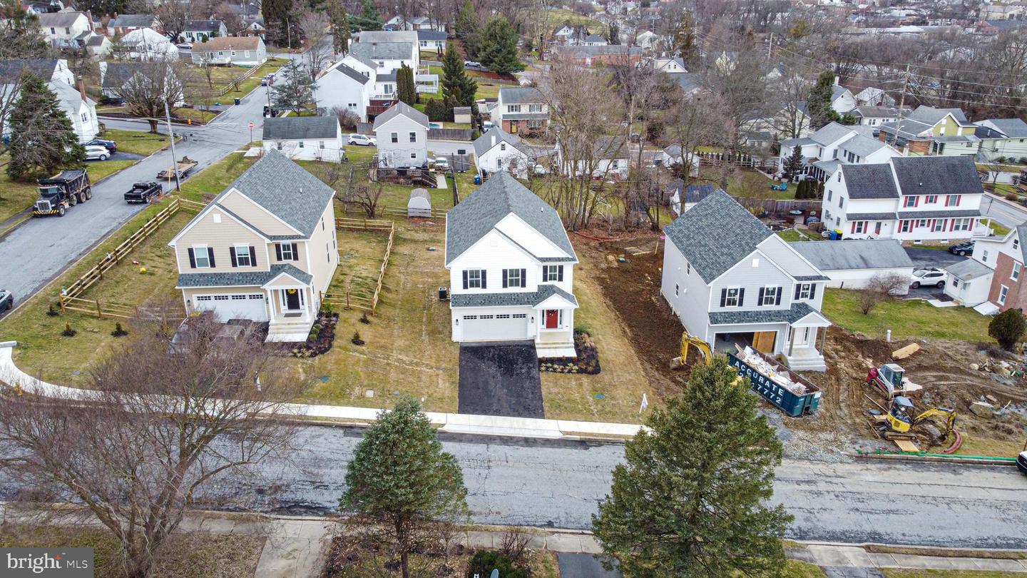 Photo 6 of 54 of 706 Hornblende Ave house