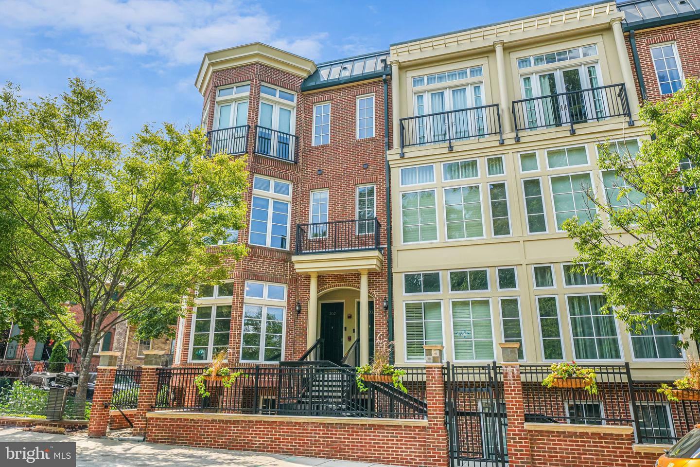 View Washington, DC 20009 townhome