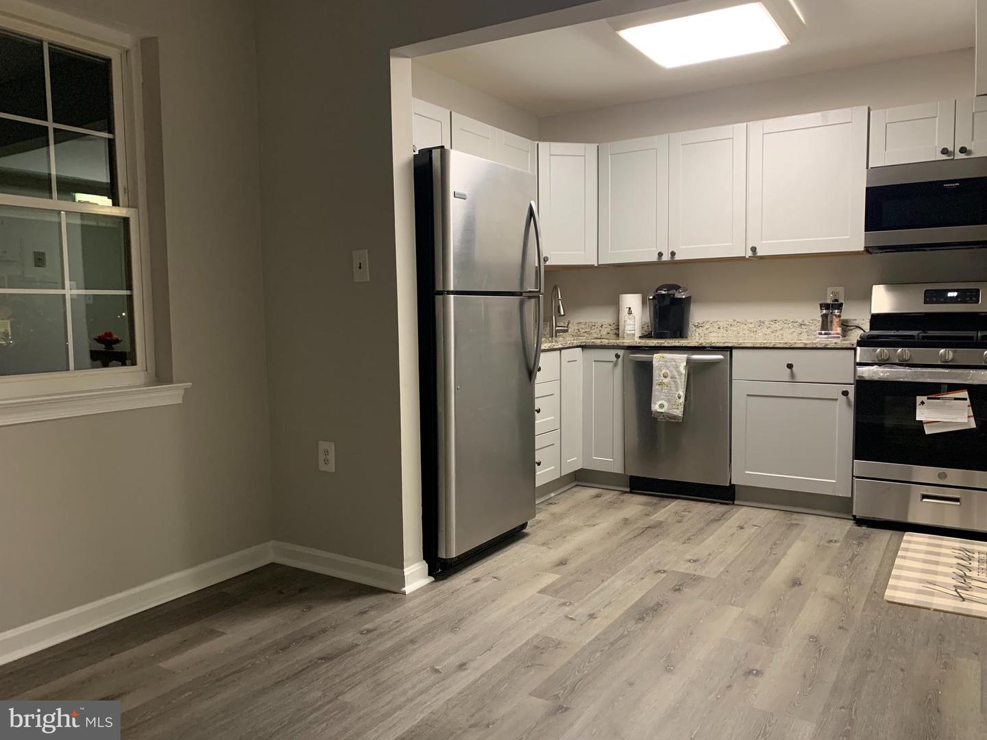 Photo 4 of 11 of 850 COLLEGE PKWY #102 condo