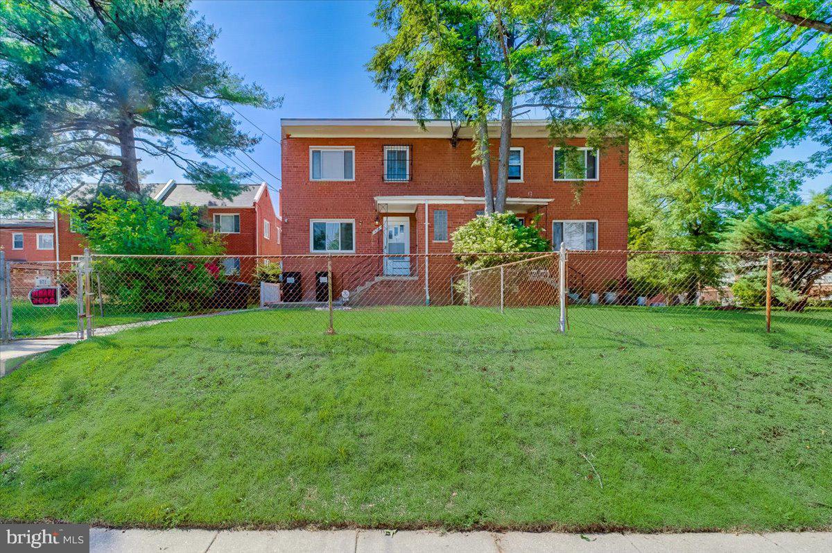 872 Bellevue St SE