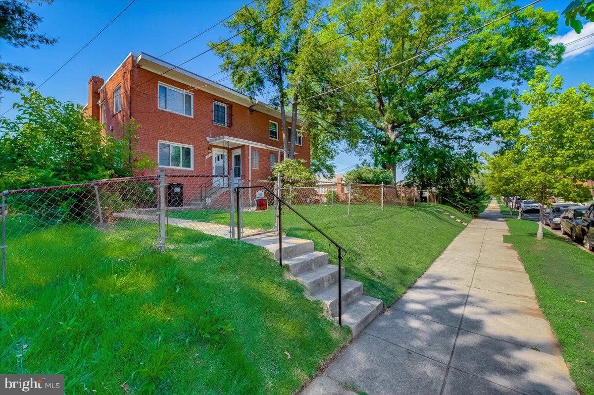 872 Bellevue St SE