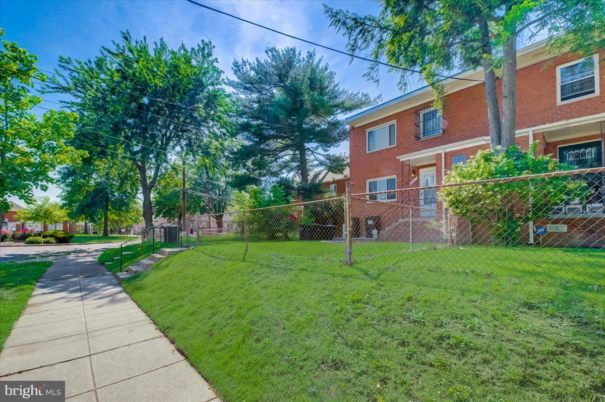 872 Bellevue St SE