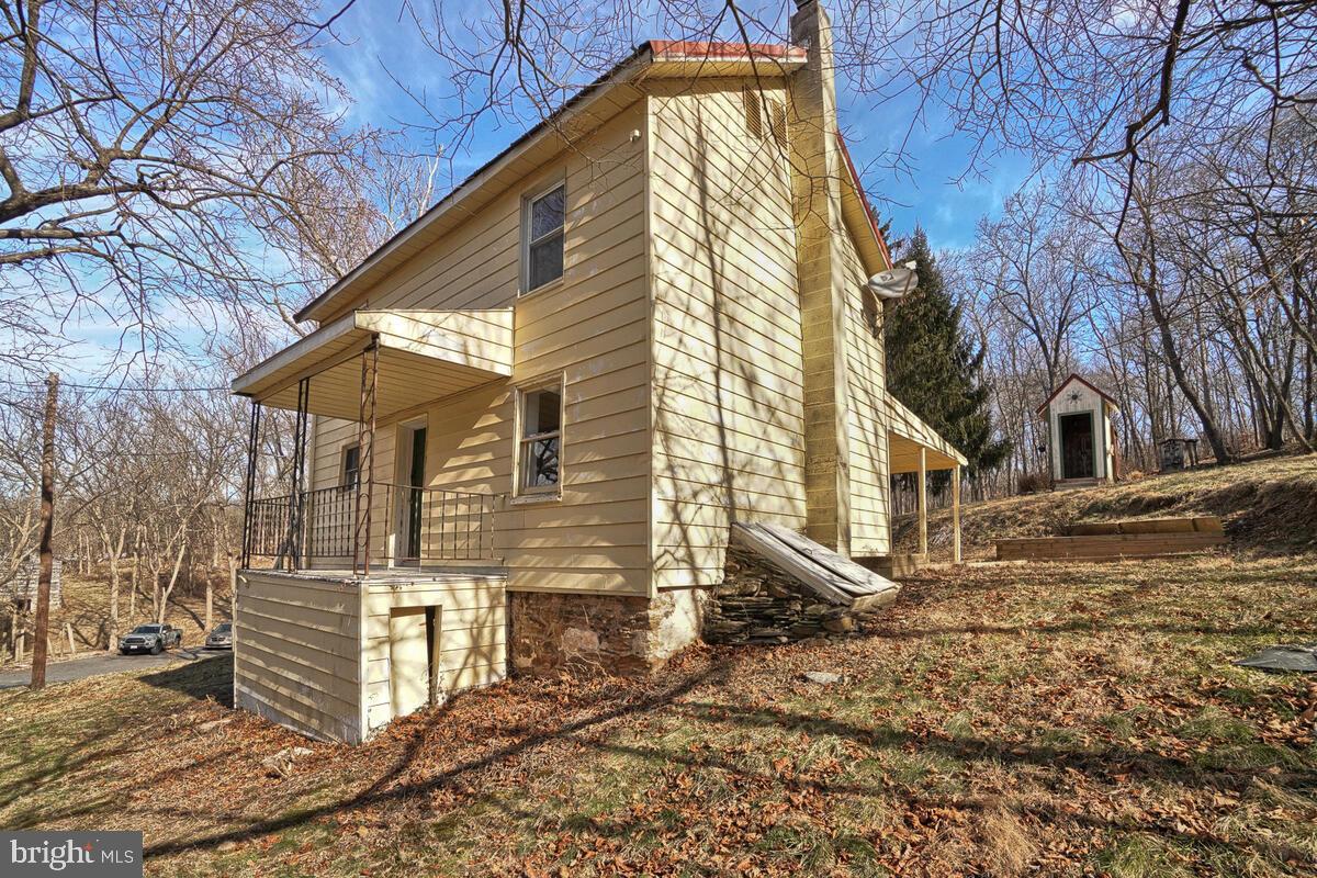 Photo 5 of 46 of 3107 Flint Hill Rd house