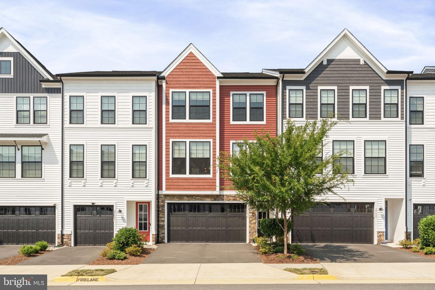 View Chantilly, VA 20152 townhome