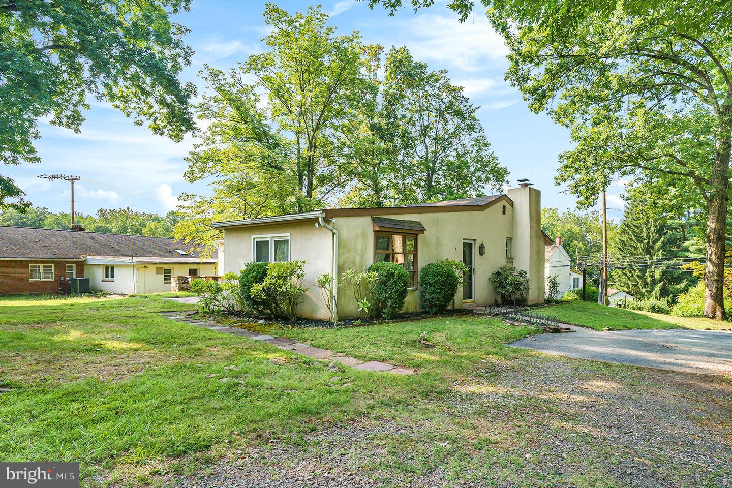 Photo 11 of 37 of 2815 Eagleville Rd house