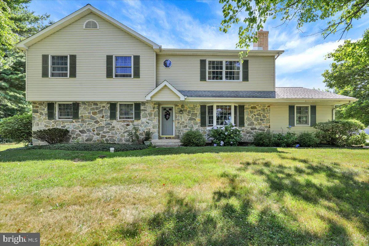 1170 N Manor Road, Honey Brook, PA, 19344