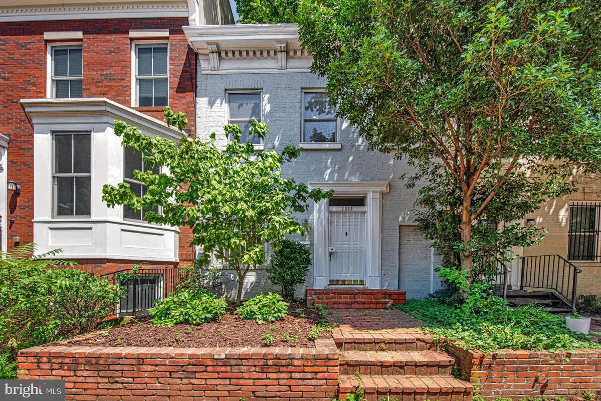 1233 4th Street NW