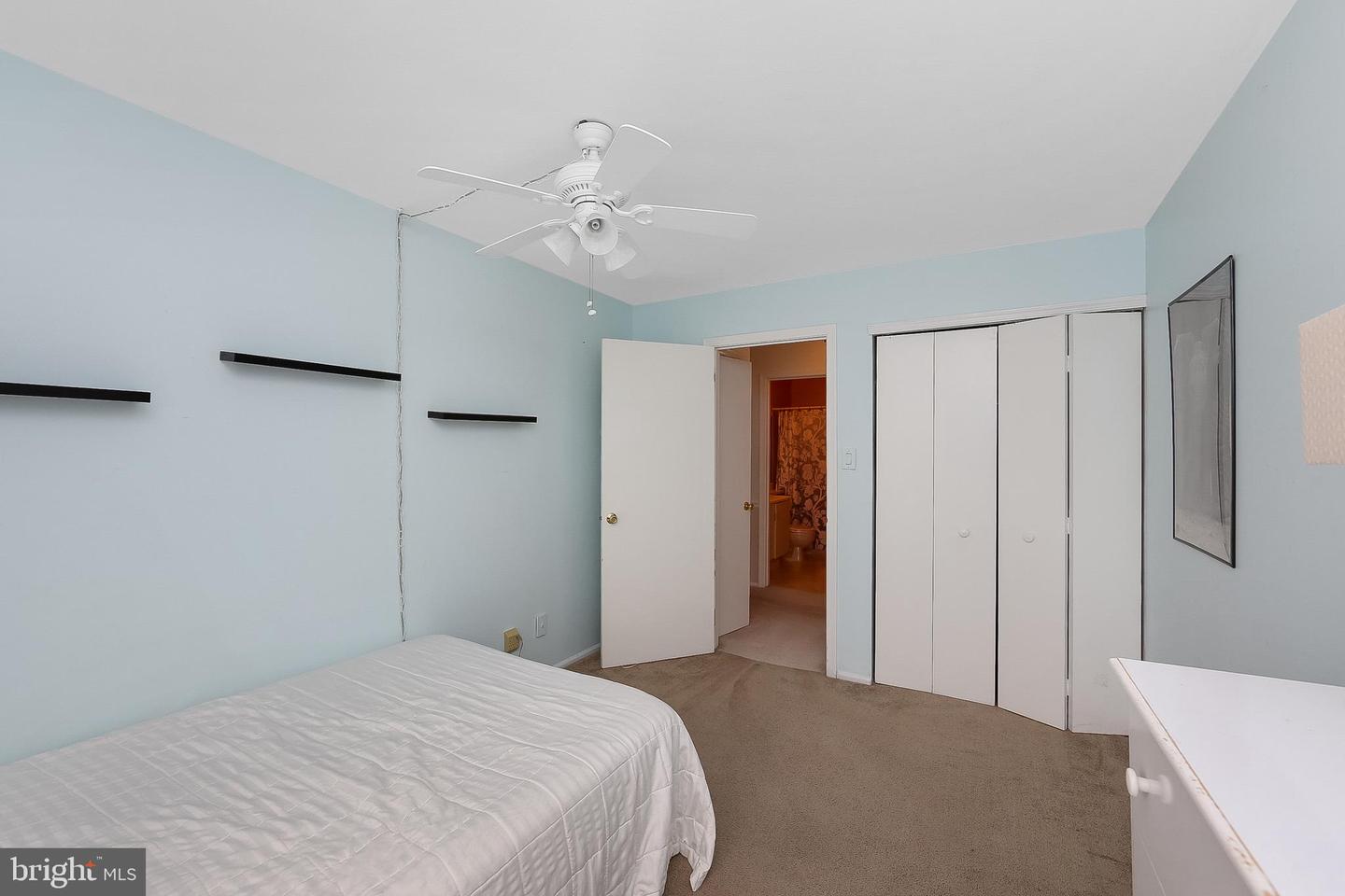 Photo 14 of 23 of 104-B Thornwood Dr condo