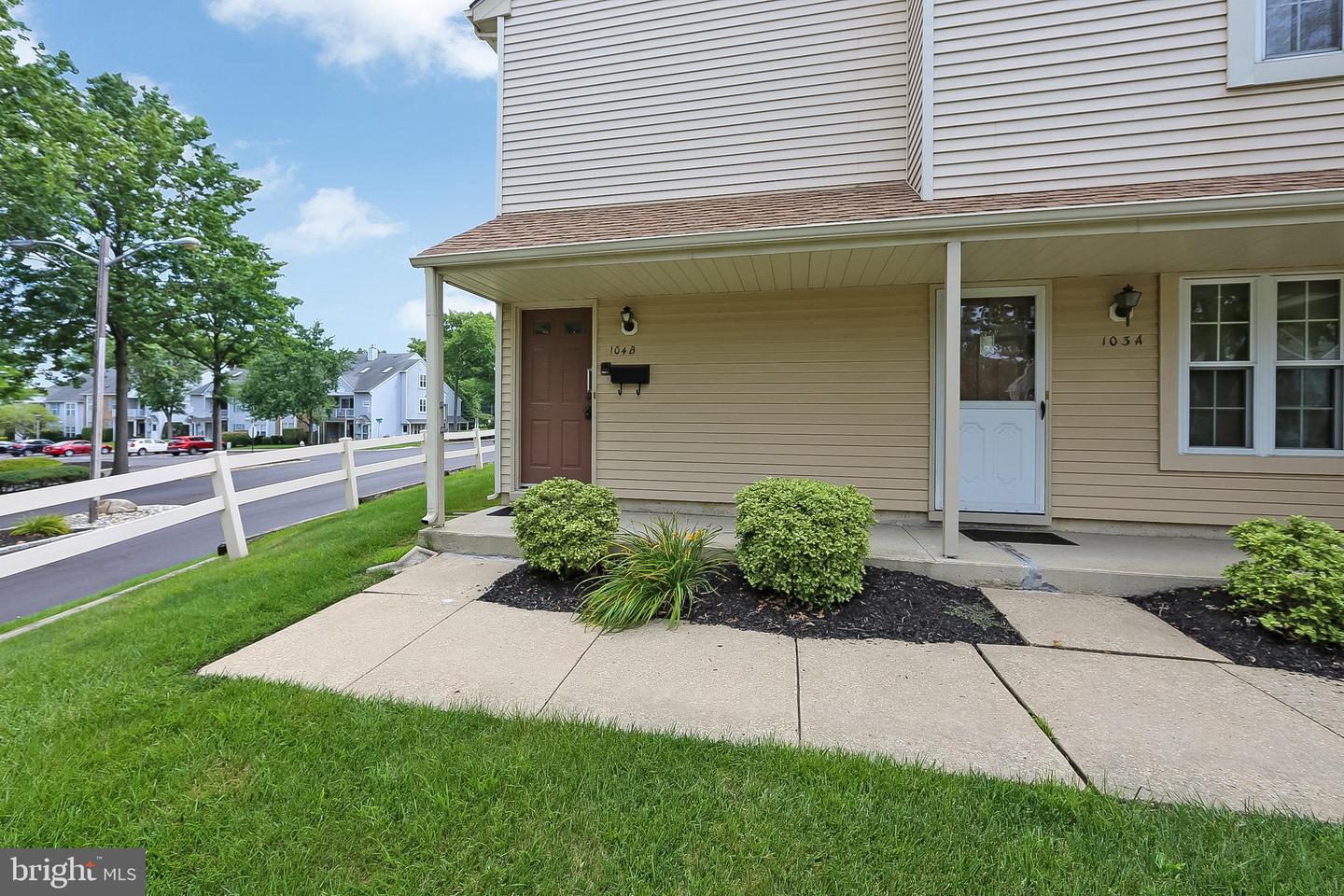 Photo 2 of 23 of 104-B Thornwood Dr condo