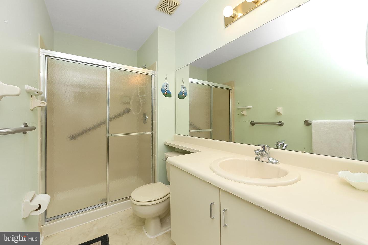 Photo 12 of 23 of 104-B Thornwood Dr condo