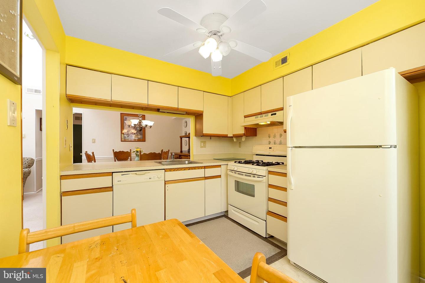 Photo 9 of 23 of 104-B Thornwood Dr condo