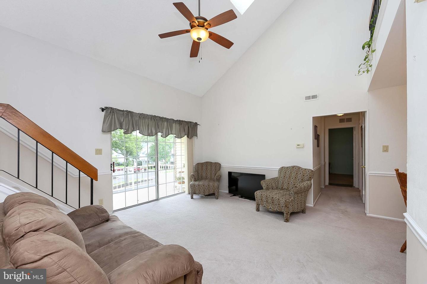Photo 3 of 23 of 104-B Thornwood Dr condo