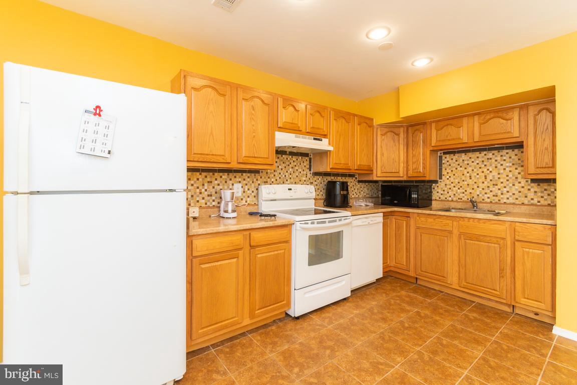Photo 8 of 23 of 8829 Trimble Way townhome