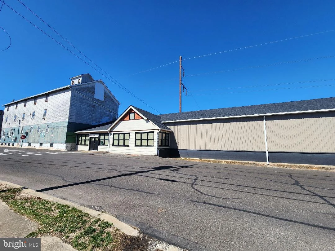 1060 Greeley Ave. Ave