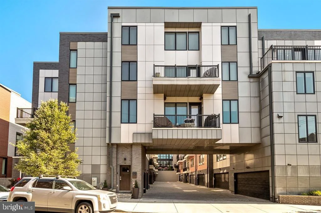 305 Green Street