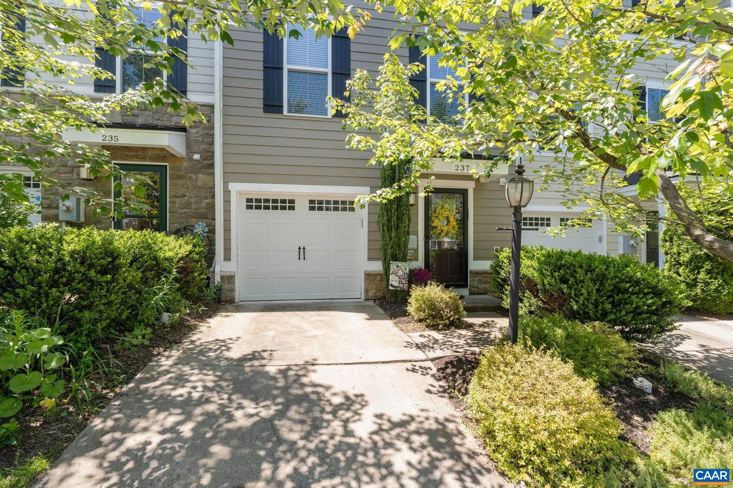 Photo 3 of 23 of 237 Pebble Beach Ct townhome