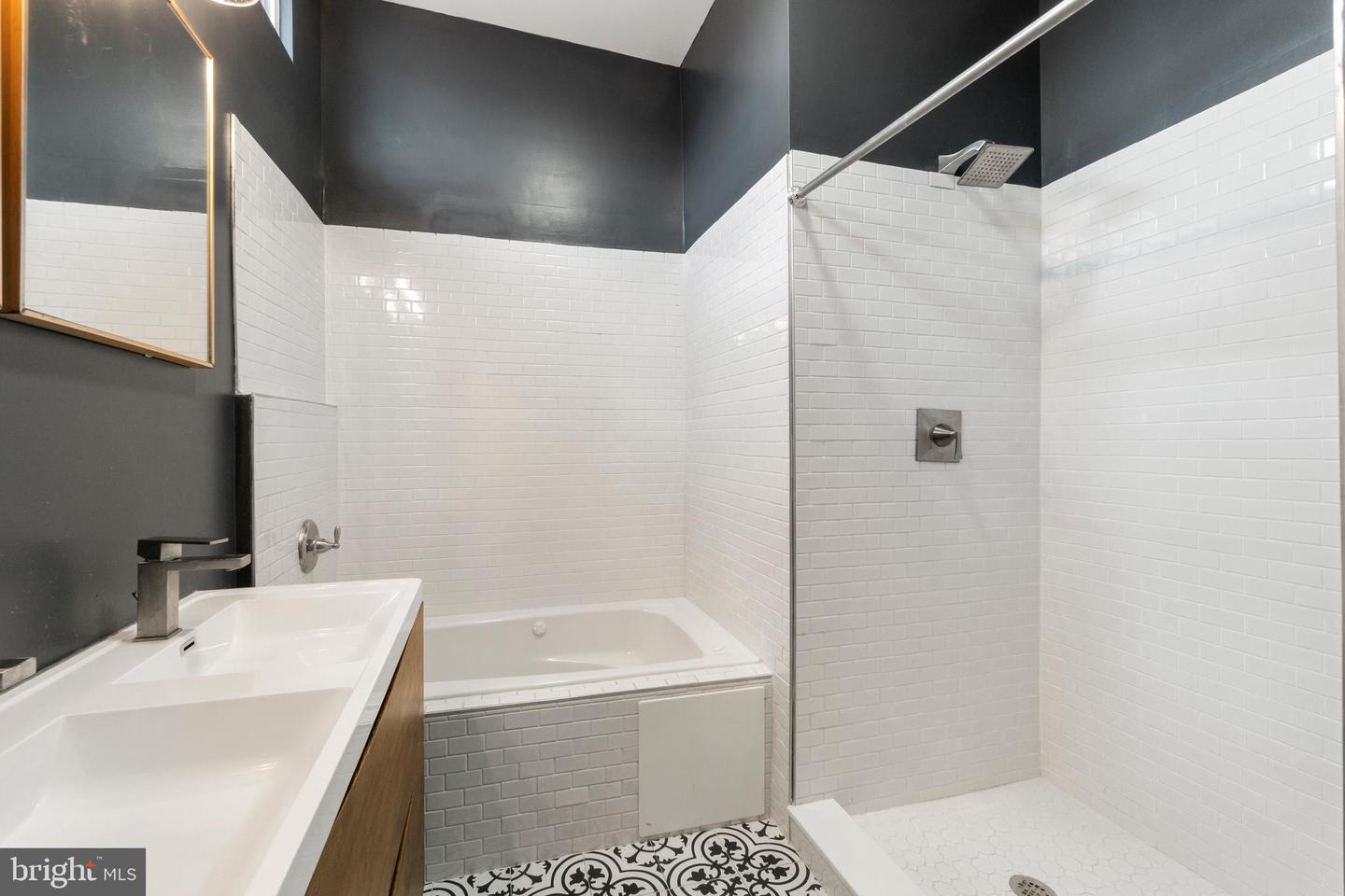 Photo 35 of 53 of 304 S Duncan St townhome