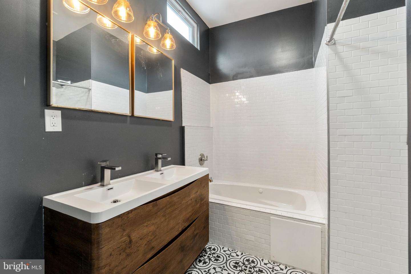 Photo 34 of 53 of 304 S Duncan St townhome