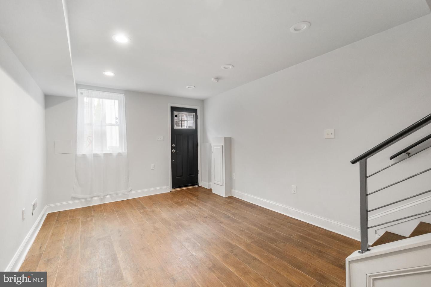 Photo 3 of 53 of 304 S Duncan St townhome