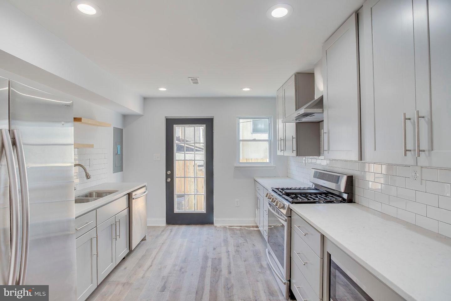 Photo 21 of 53 of 304 S Duncan St townhome