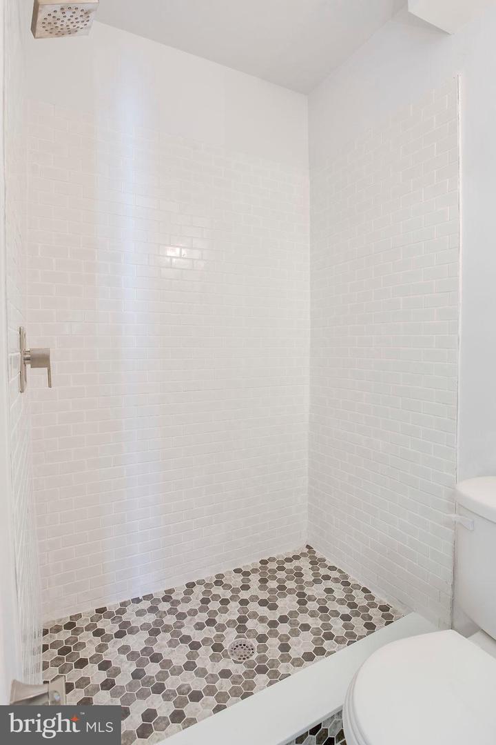 Photo 20 of 53 of 304 S Duncan St townhome