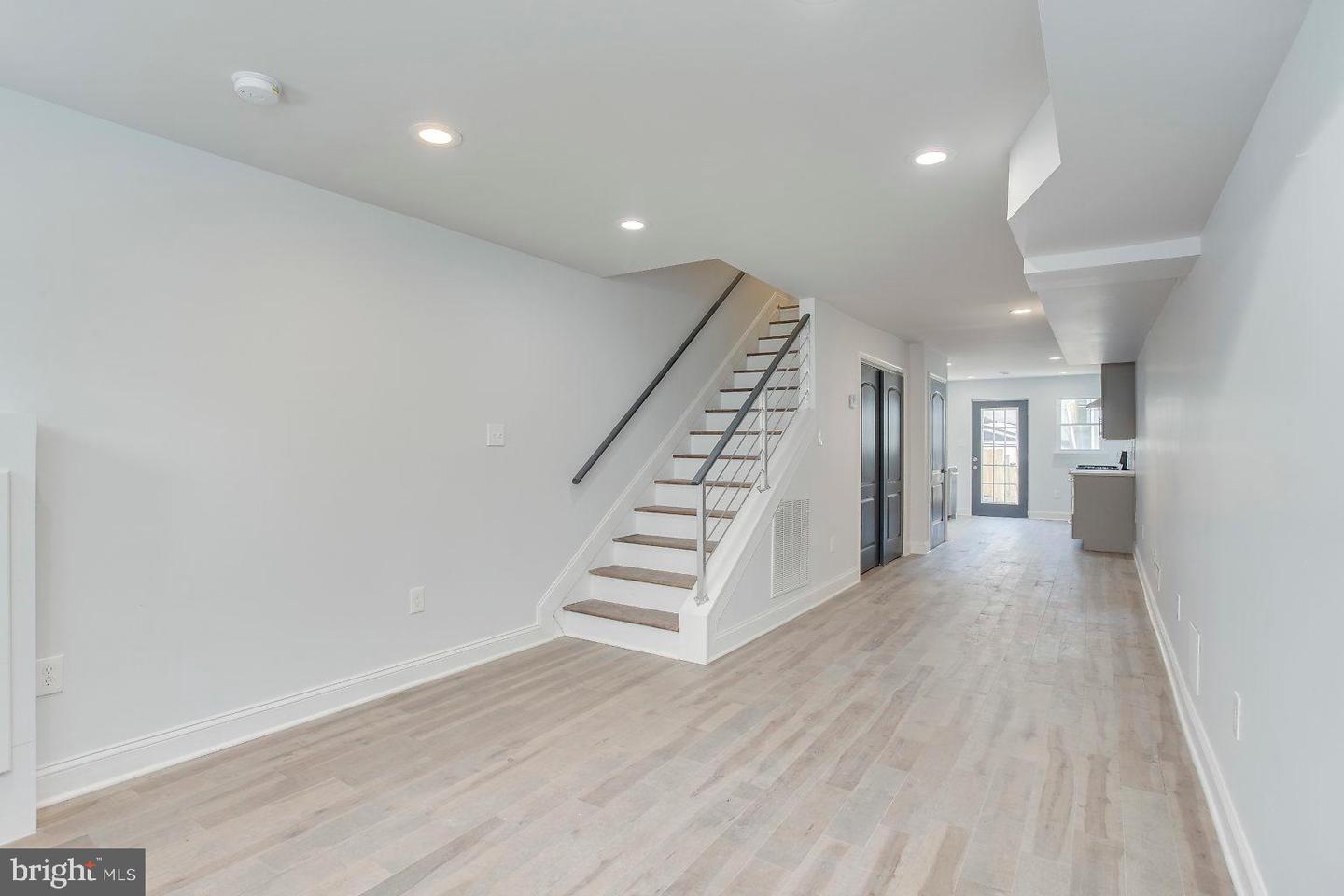 Photo 17 of 53 of 304 S Duncan St townhome
