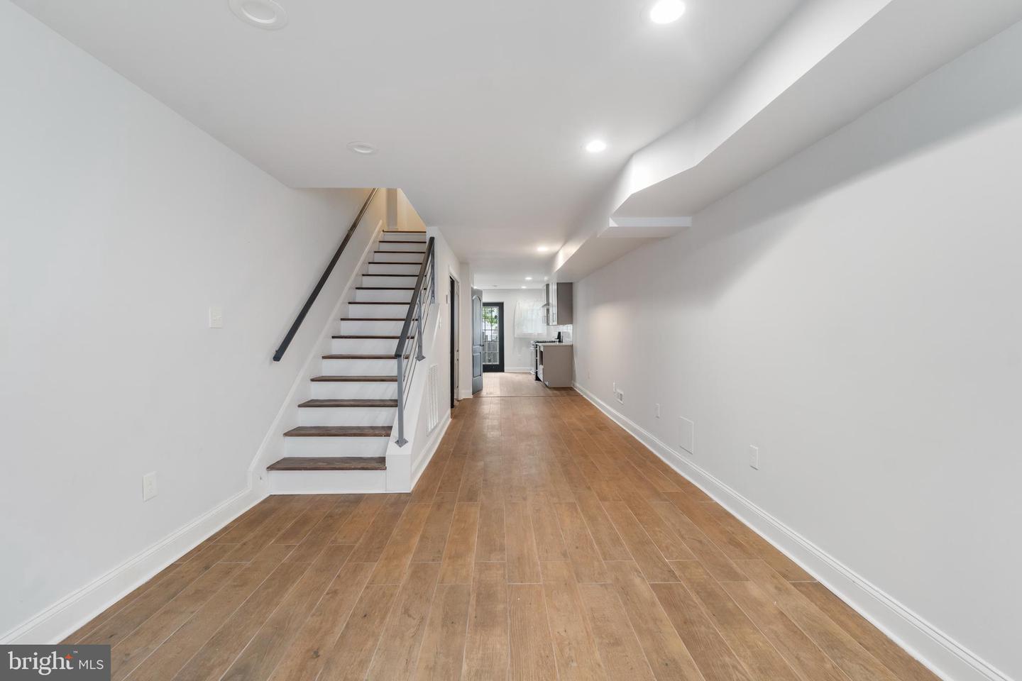 Photo 4 of 53 of 304 S Duncan St townhome