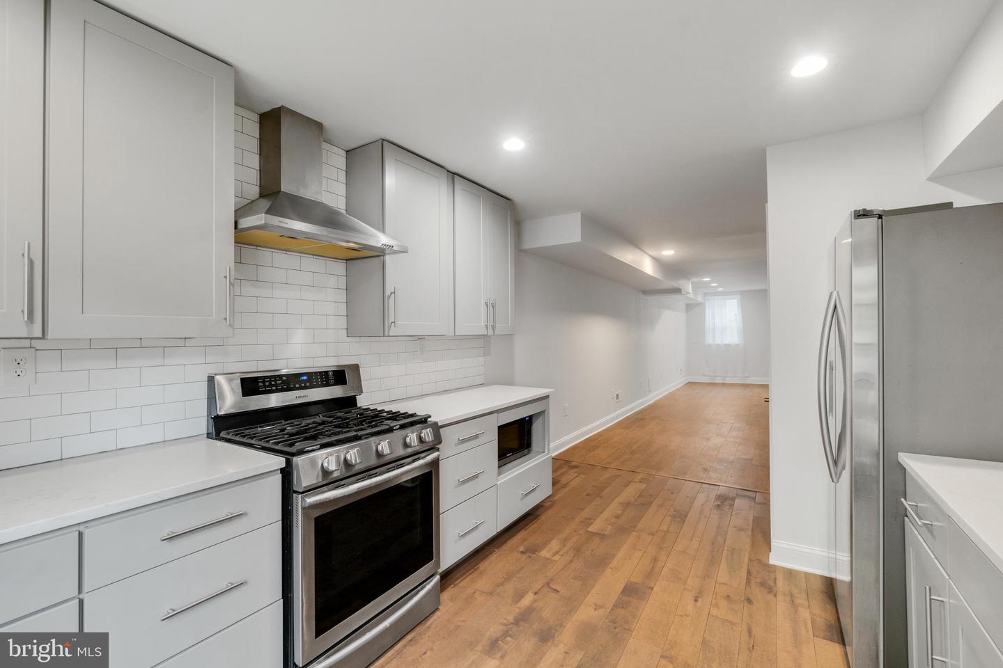 Photo 10 of 53 of 304 S Duncan St townhome