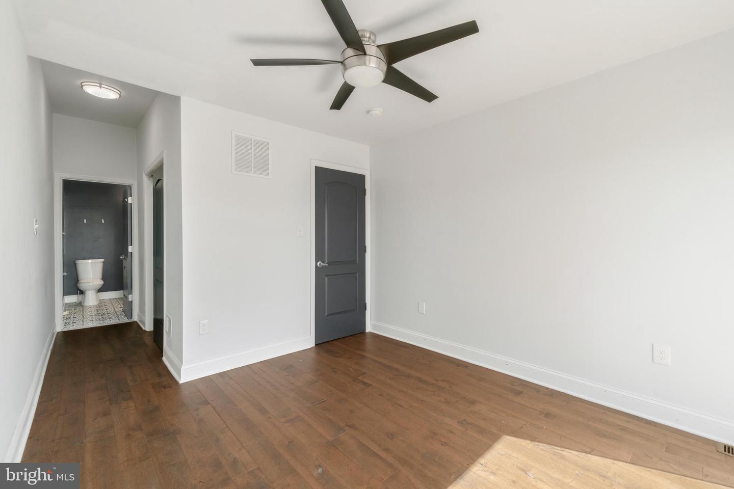 Photo 32 of 53 of 304 S Duncan St townhome