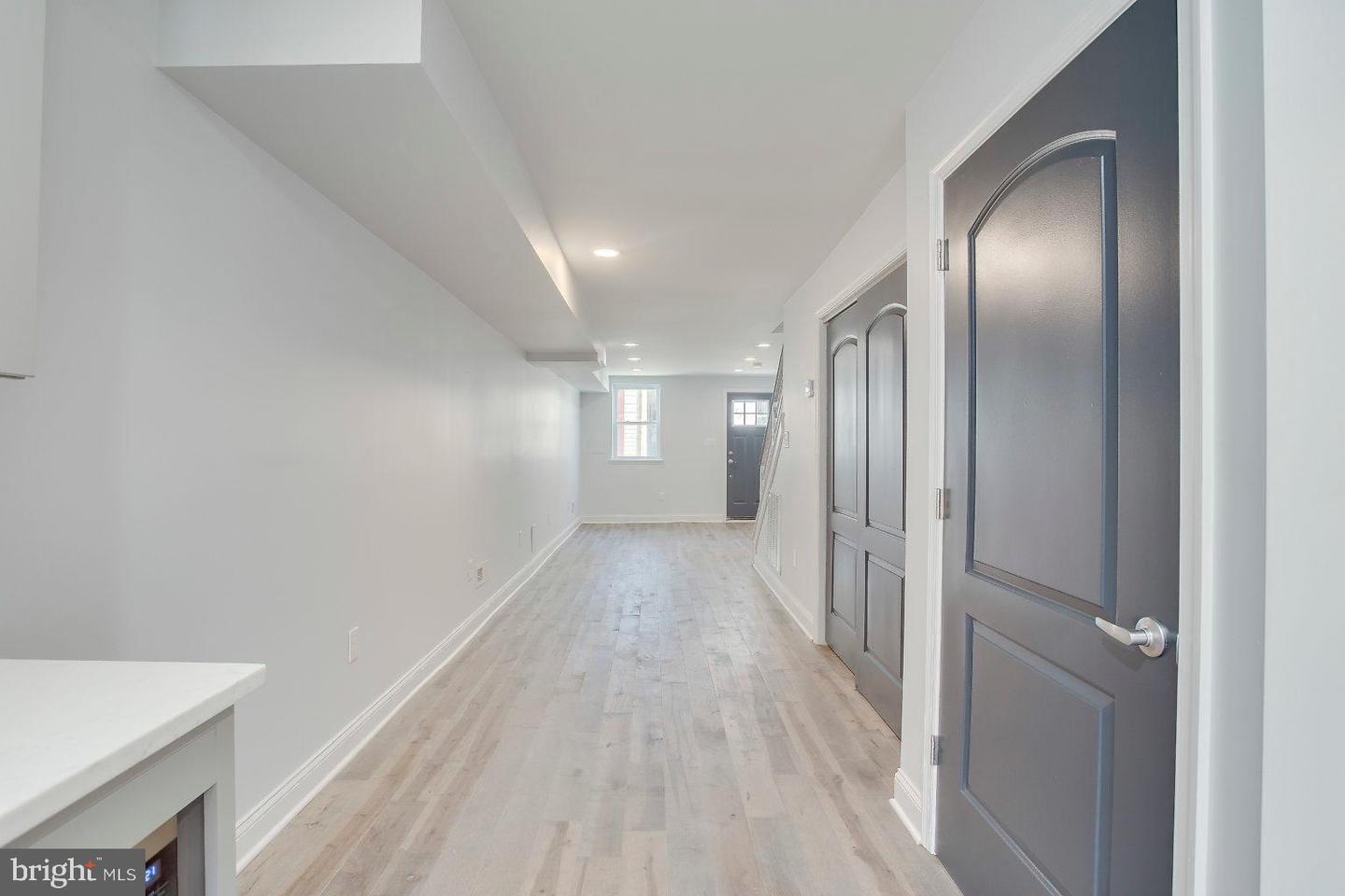 Photo 18 of 53 of 304 S Duncan St townhome