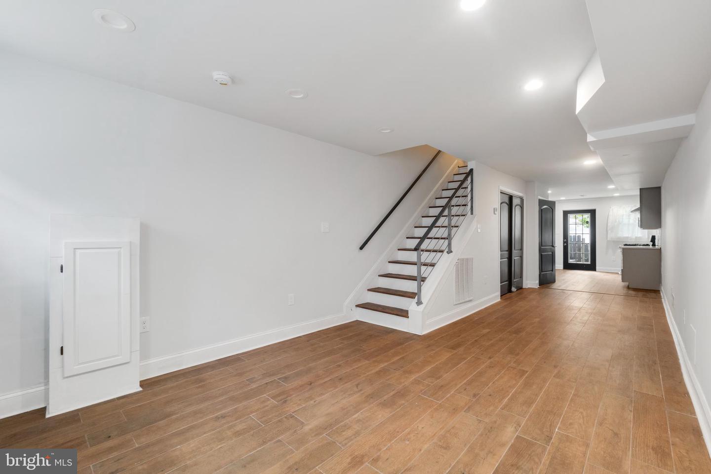 Photo 5 of 53 of 304 S Duncan St townhome