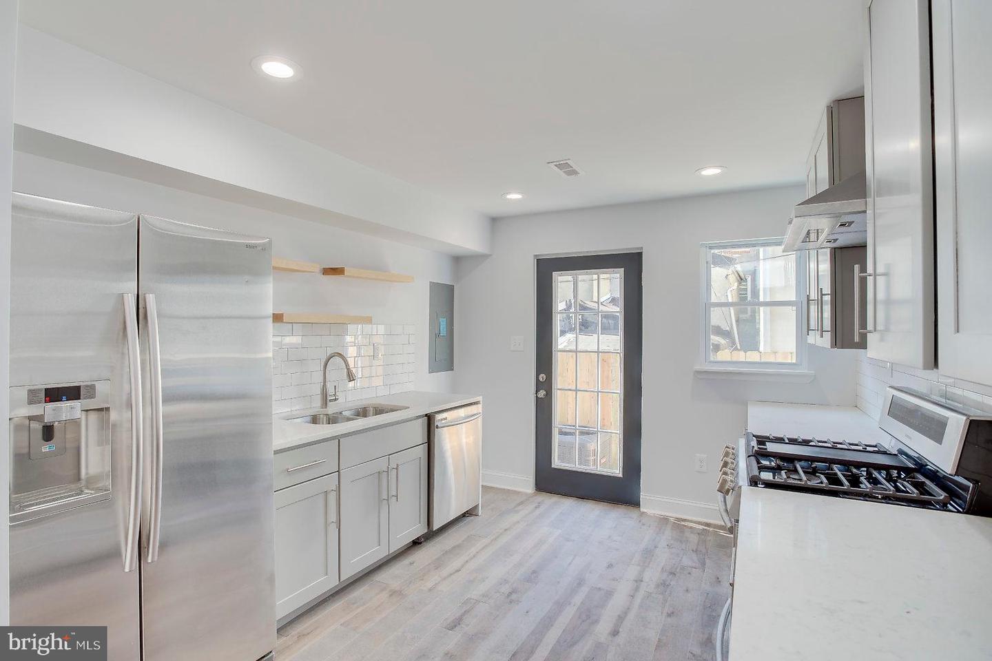 Photo 14 of 53 of 304 S Duncan St townhome