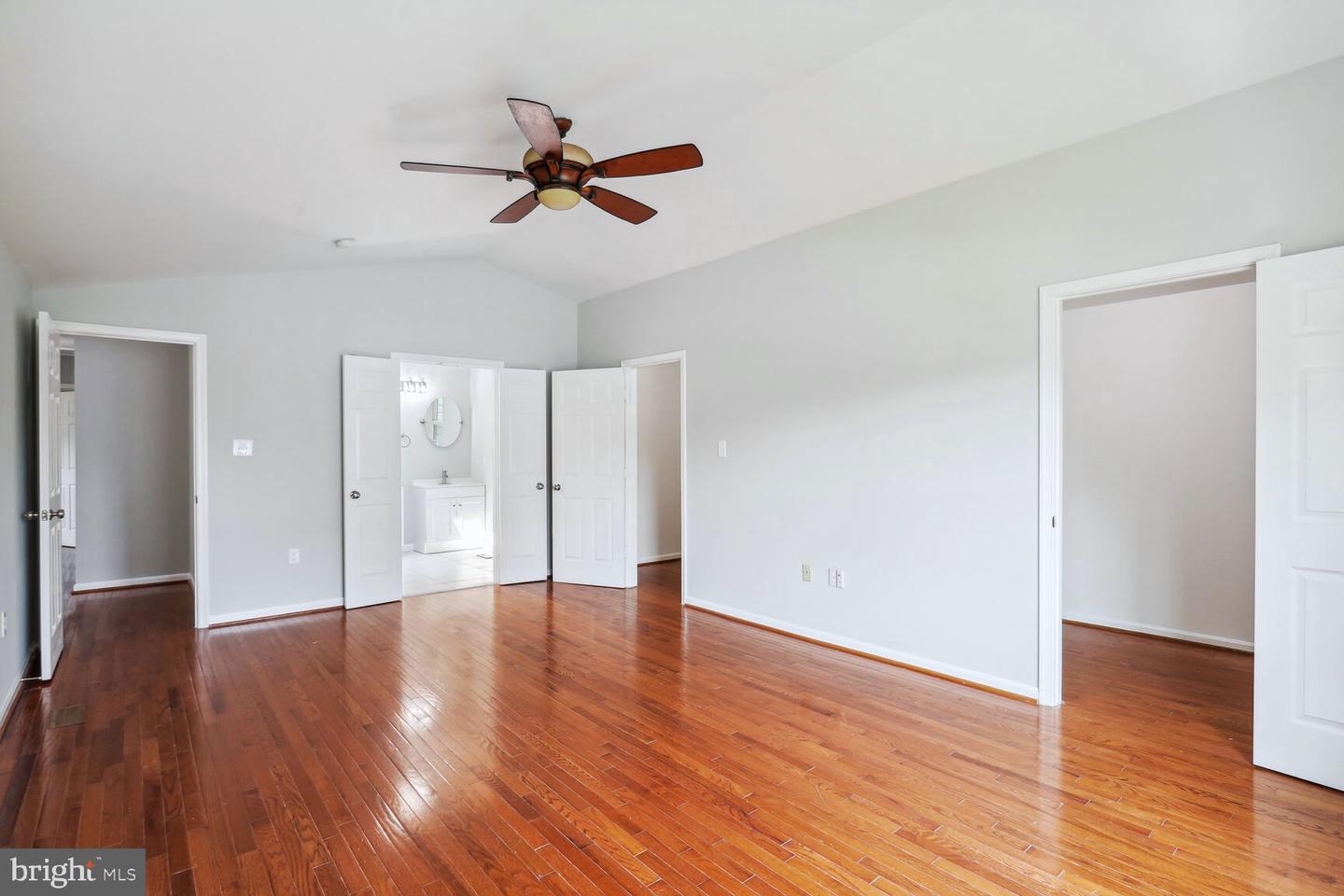 Photo 9 of 31 of 2607 Meadowsweet Dr house