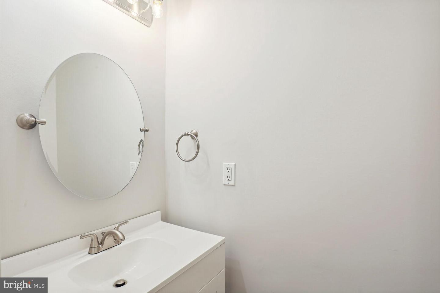 Photo 8 of 31 of 2607 Meadowsweet Dr house