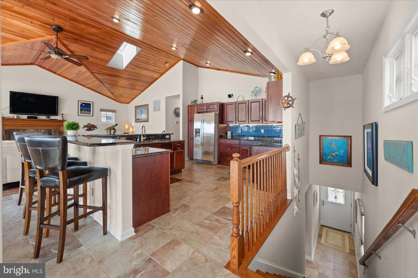 Photo 9 of 137 of 505 S Surf Rd house