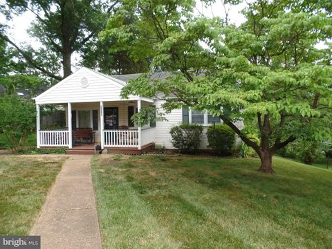 Single Family Residence in Falls Church VA 2003 Dexter DRIVE.jpg