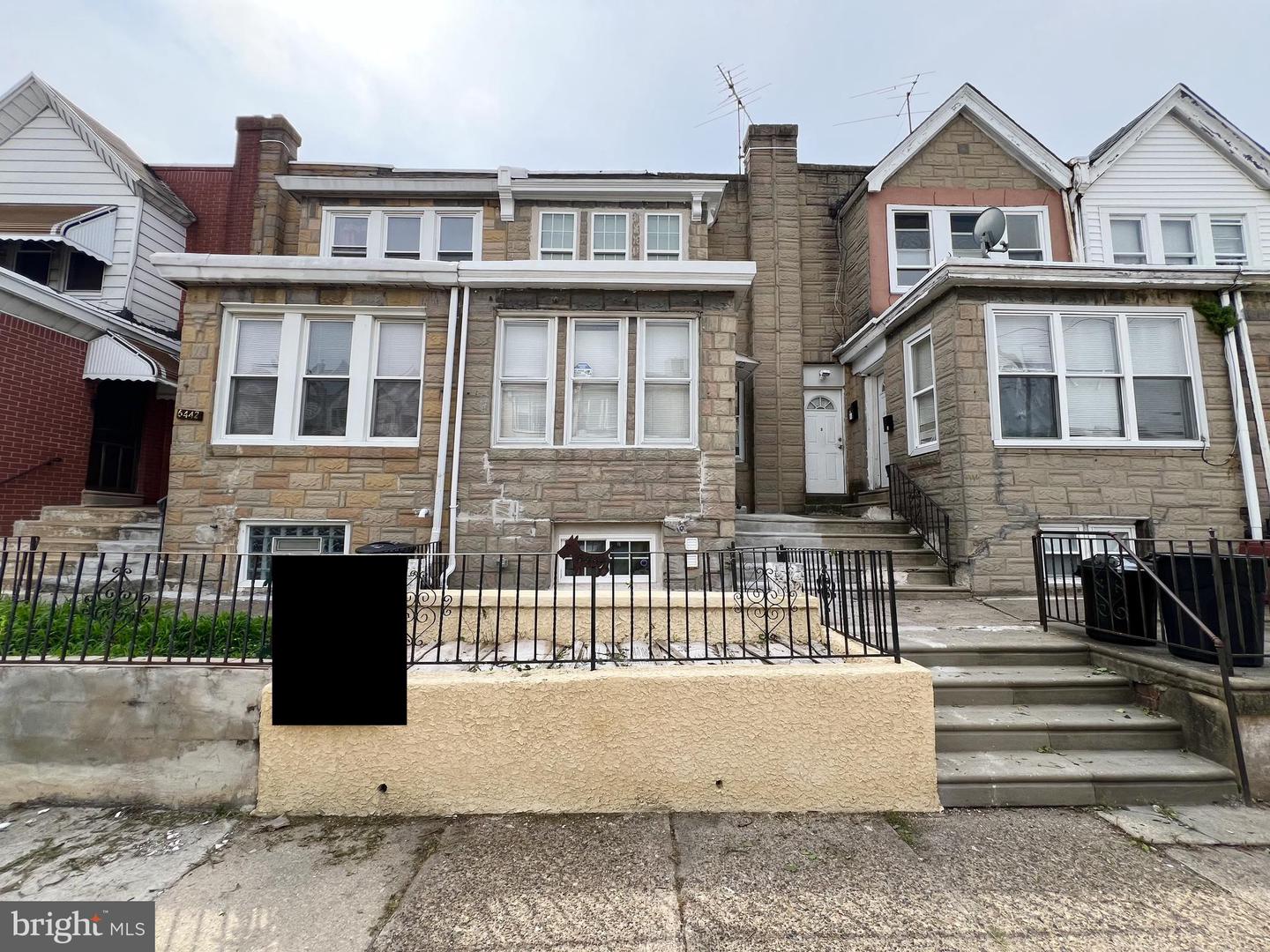 View Philadelphia, PA 19142 townhome