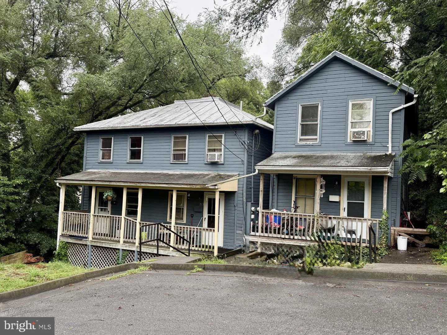 211, 213-215 E Clifford Street