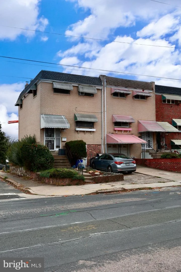 1122 W Oxford Street