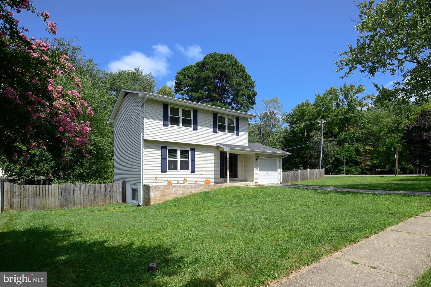 Photo 2 of 37 of 1500 Wampanoag Dr house