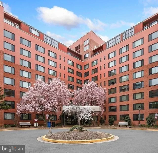 1021 Arlington Boulevard Unit 1047