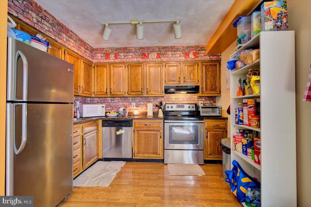 Photo 10 of 29 of 202 Lexington Rd townhome
