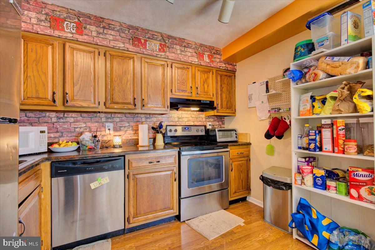 Photo 12 of 29 of 202 Lexington Rd townhome