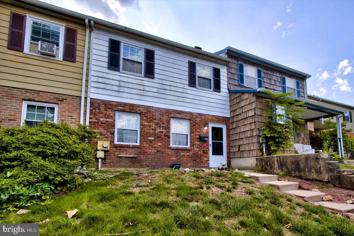 Photo 2 of 29 of 202 Lexington Rd townhome