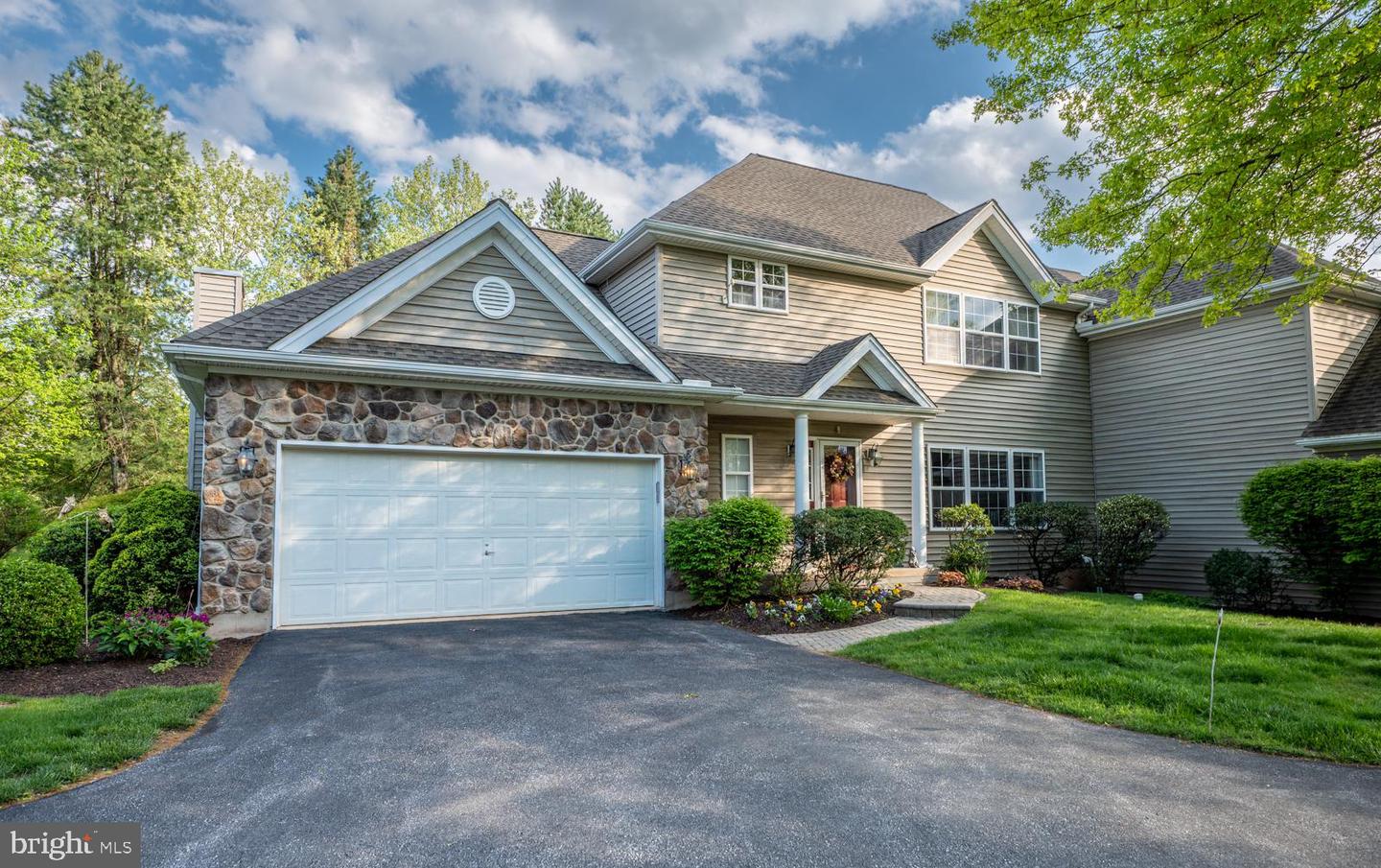 Photo 1 of 39 of 36 Henredon Dr townhome
