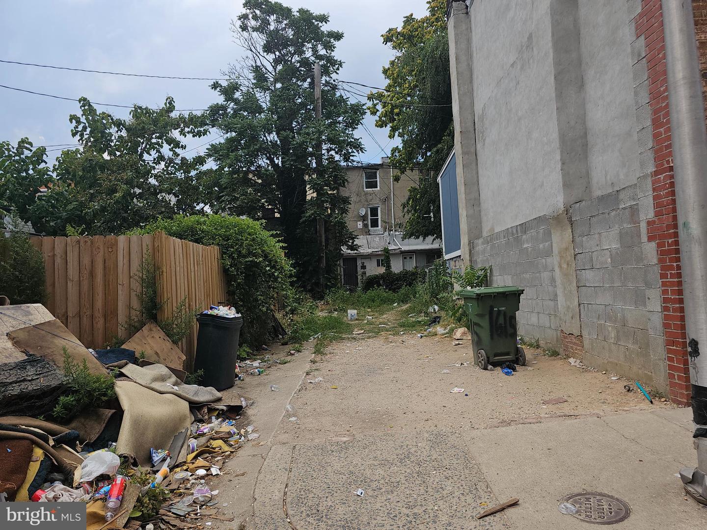 Photo 4 of 18 of 203 S Monroe St multi-family property