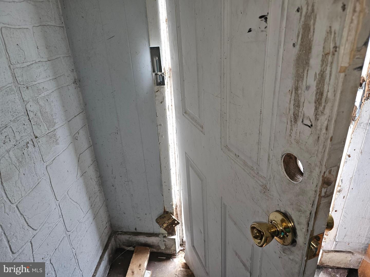 Photo 6 of 18 of 203 S Monroe St multi-family property