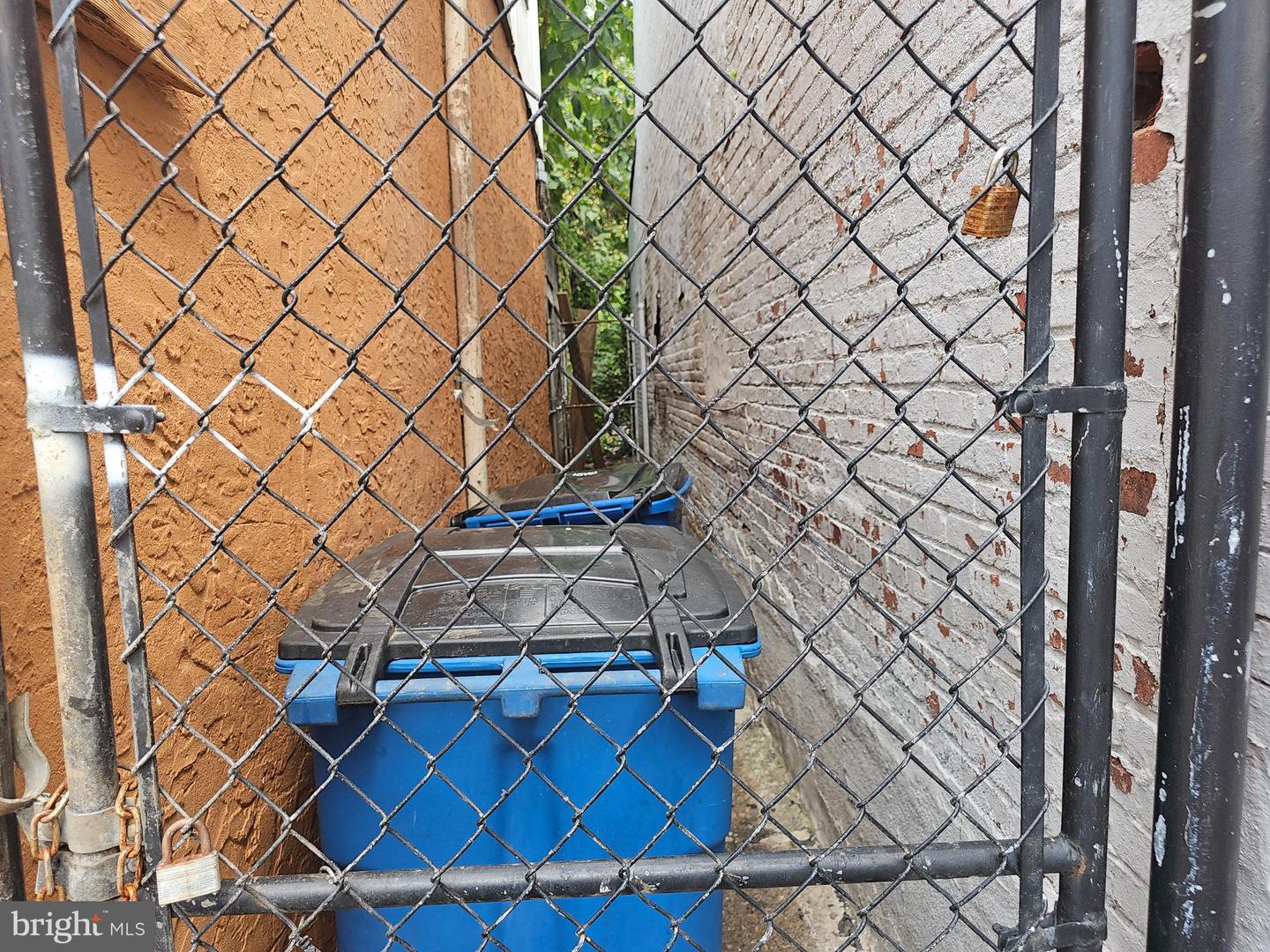 Photo 2 of 18 of 203 S Monroe St multi-family property
