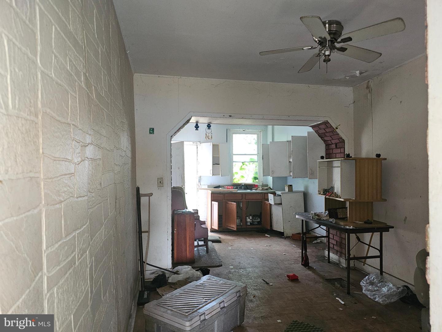 Photo 9 of 18 of 203 S Monroe St multi-family property